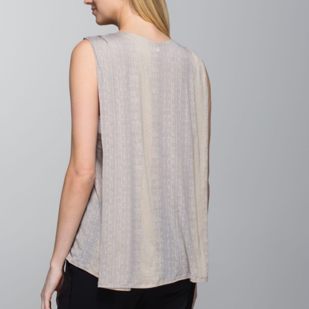 Lululemon Salutation to Savasana Tank size 6